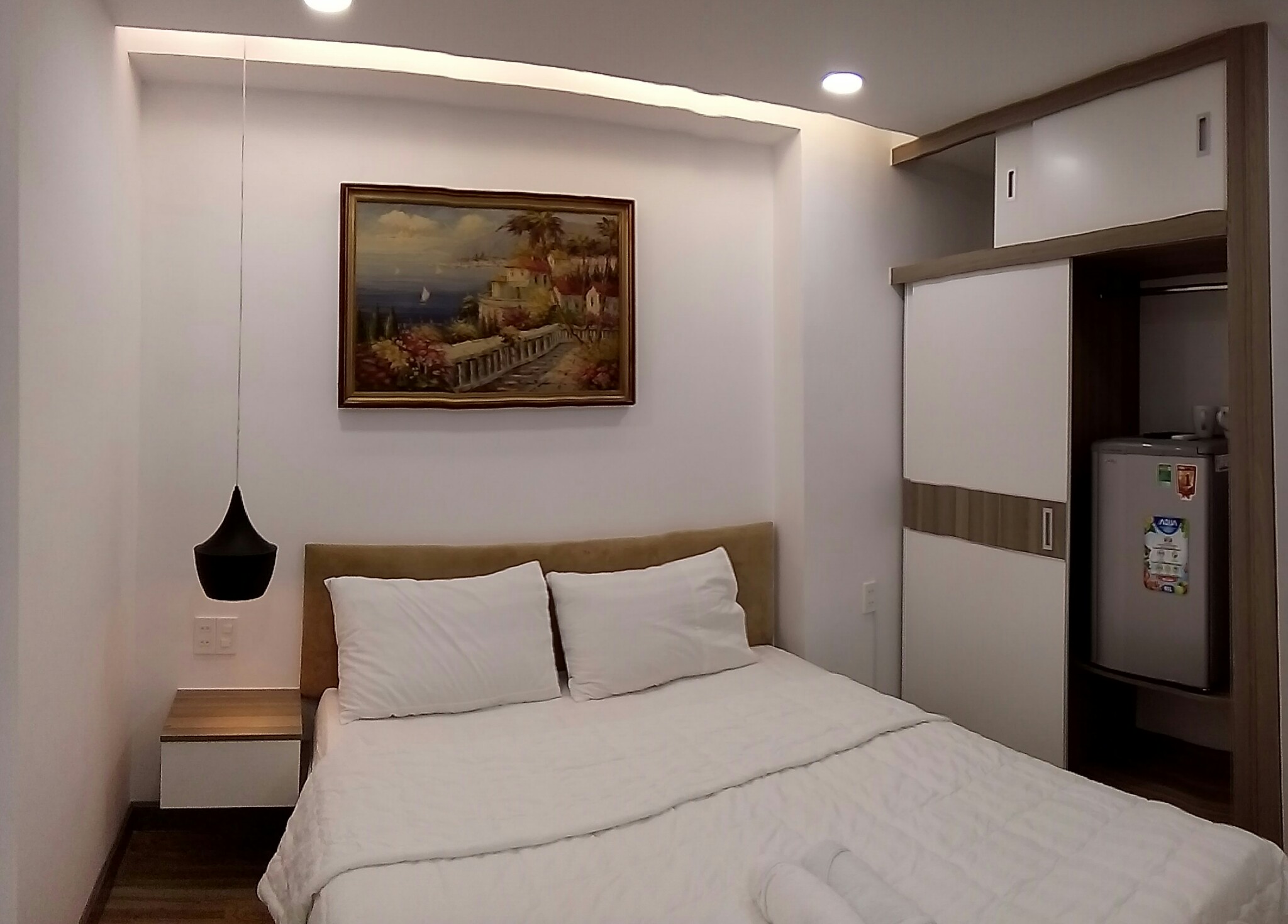 z736062184734_756bf3d06baa18df37d9f9a50ce94dd4 Smiley Apartment