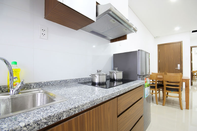 06041238 Smiley 11 serviced apartment for rent with 1 bedroom fully equipped kitchen