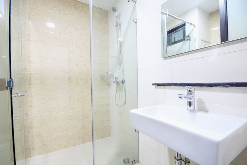 06041243 High class clean bathroom in serviced apartment at No 36 Thao Dien Street
